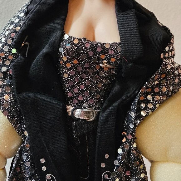 18 inch tall Gloria Vanderbilt Porcelain Doll - Picture 13 of 14